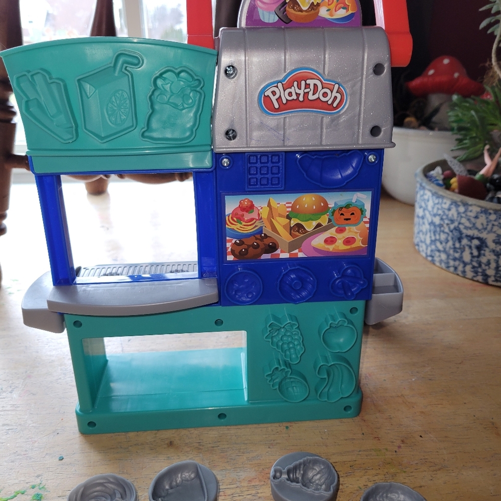 Play-Doh Kitchen Creations Busy Chef Restaurant  Kids Cooking Playset Ages 3+
